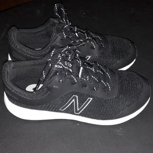 New Balance boys black & white sneakers 3 Youth. Like new!